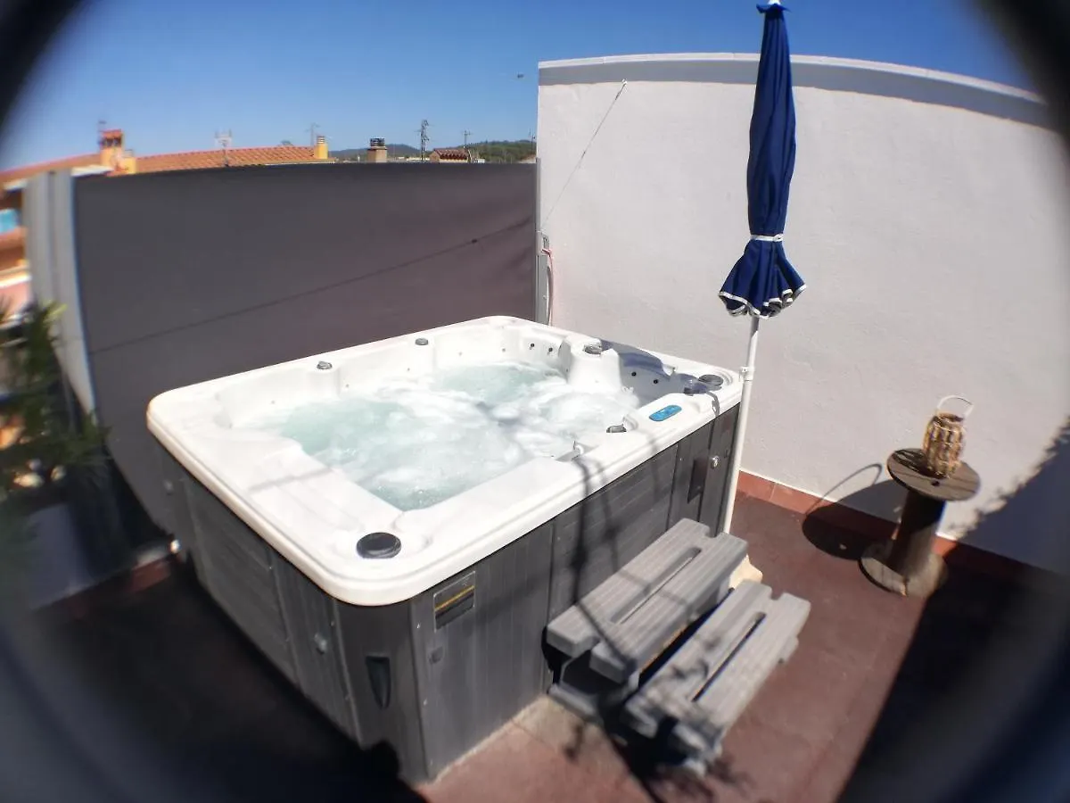 Nueva suite jacuzzi relax beach&mountain Palamós Bed and breakfast